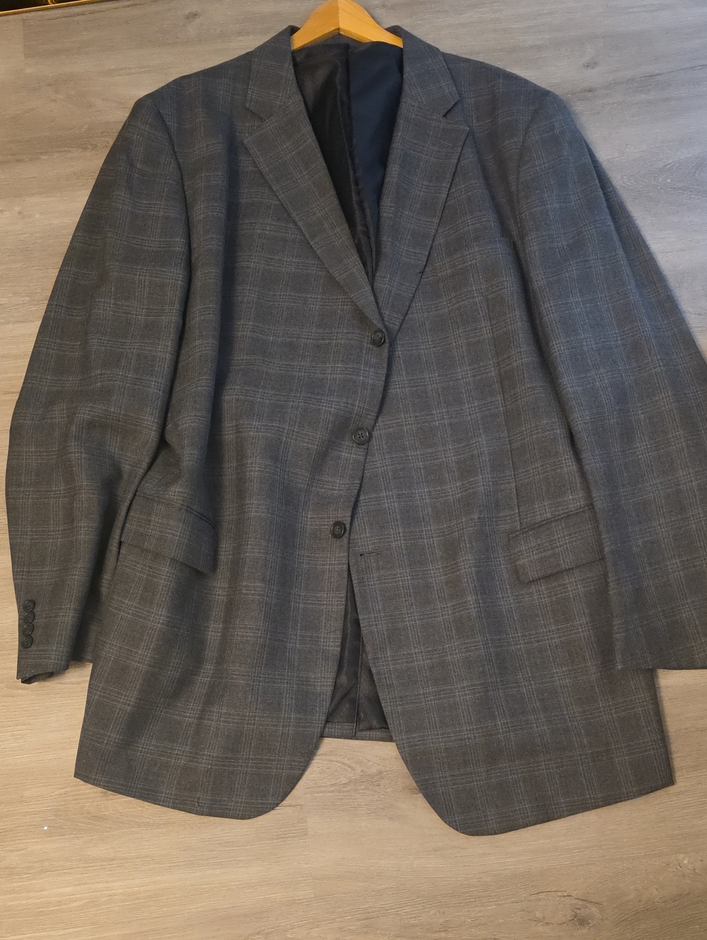 Signature Men's Gray Plaid Sport Coat